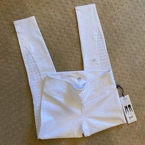 BRAND NEW Alo Yoga Leggings